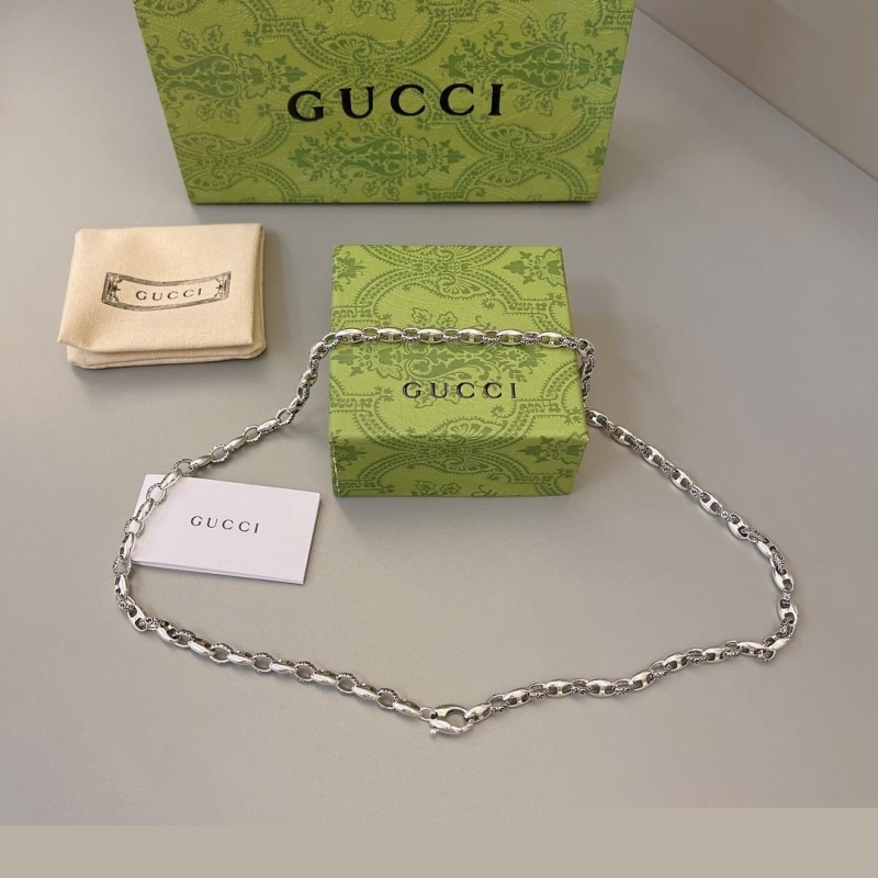 G*u*i necklaces